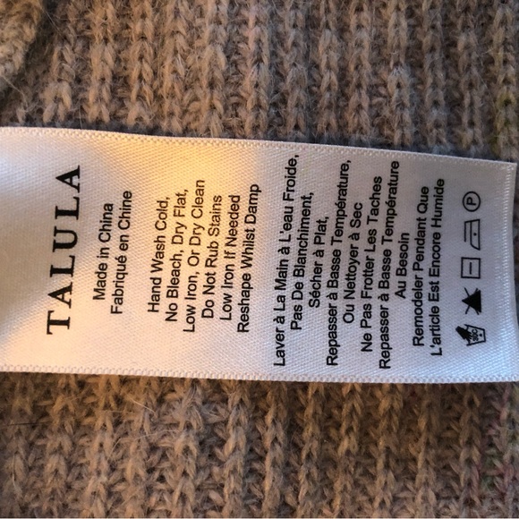 ❗️❗️SOLD❗️❗️Aritzia Talula cardigan sweater - Picture 5 of 7